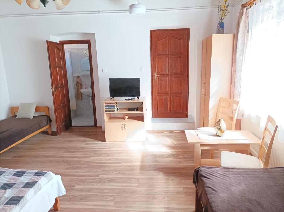 Hotel Kemences Vendeghaz Mikohaza Exterior foto