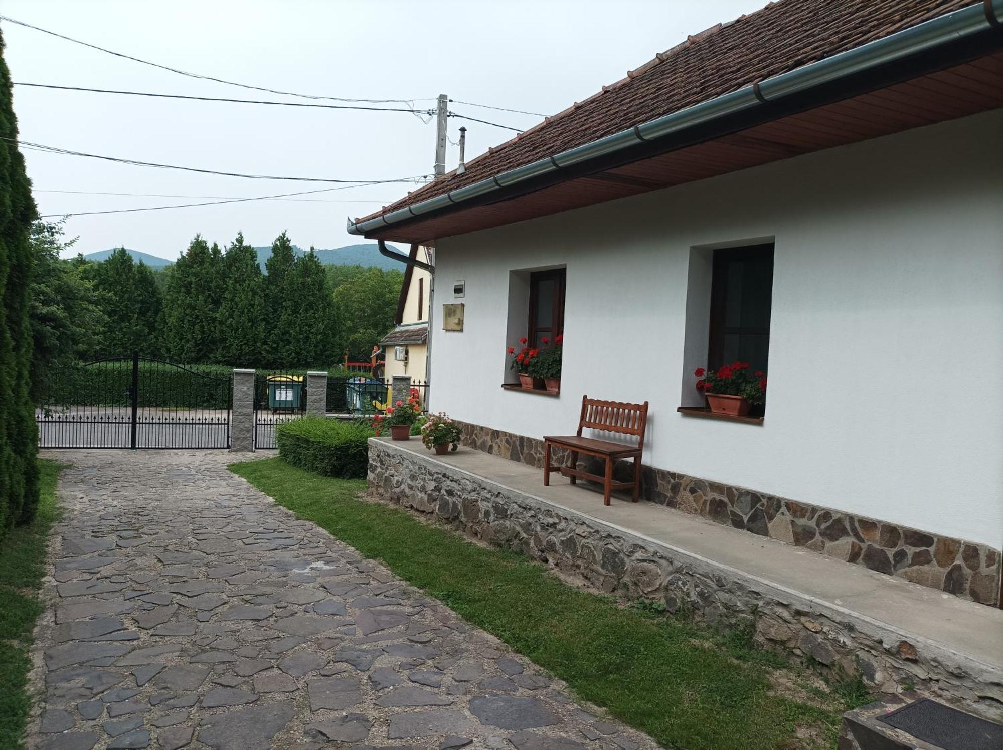 Hotel Kemences Vendeghaz Mikohaza Exterior foto