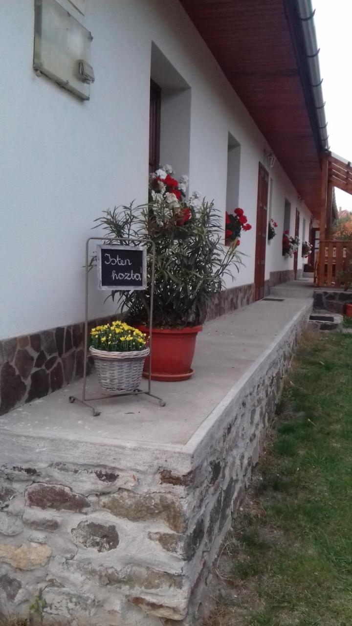 Hotel Kemences Vendeghaz Mikohaza Exterior foto
